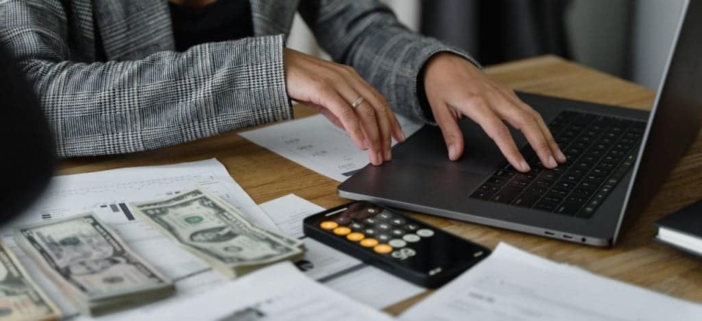 Example of revenue vs. profit