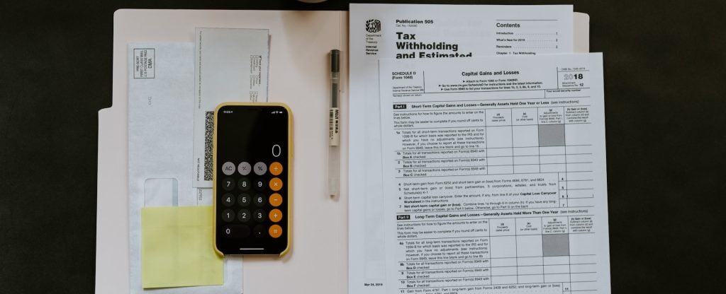 What are the advantages and disadvantages between accrual and cash