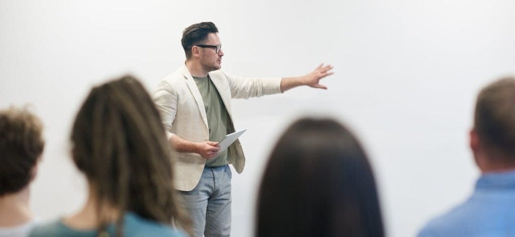 creating and presenting a management report